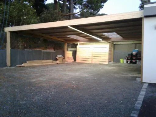 Carport bois en construction