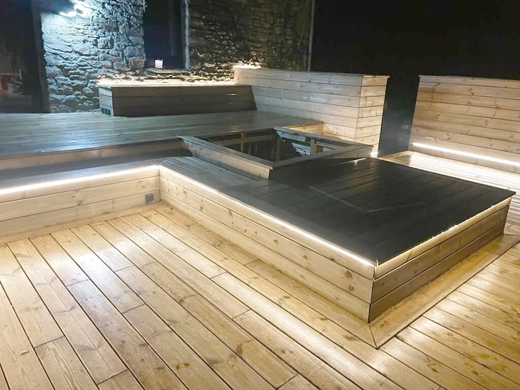 Terrasse bois et éclairage LED