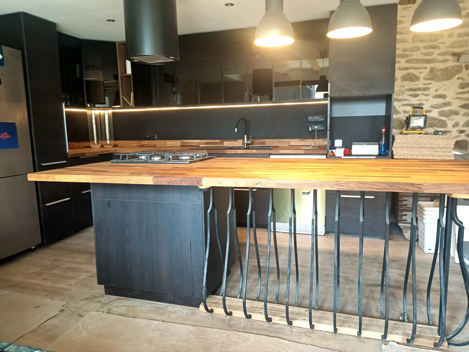 Cuisine, plan bois et pierre