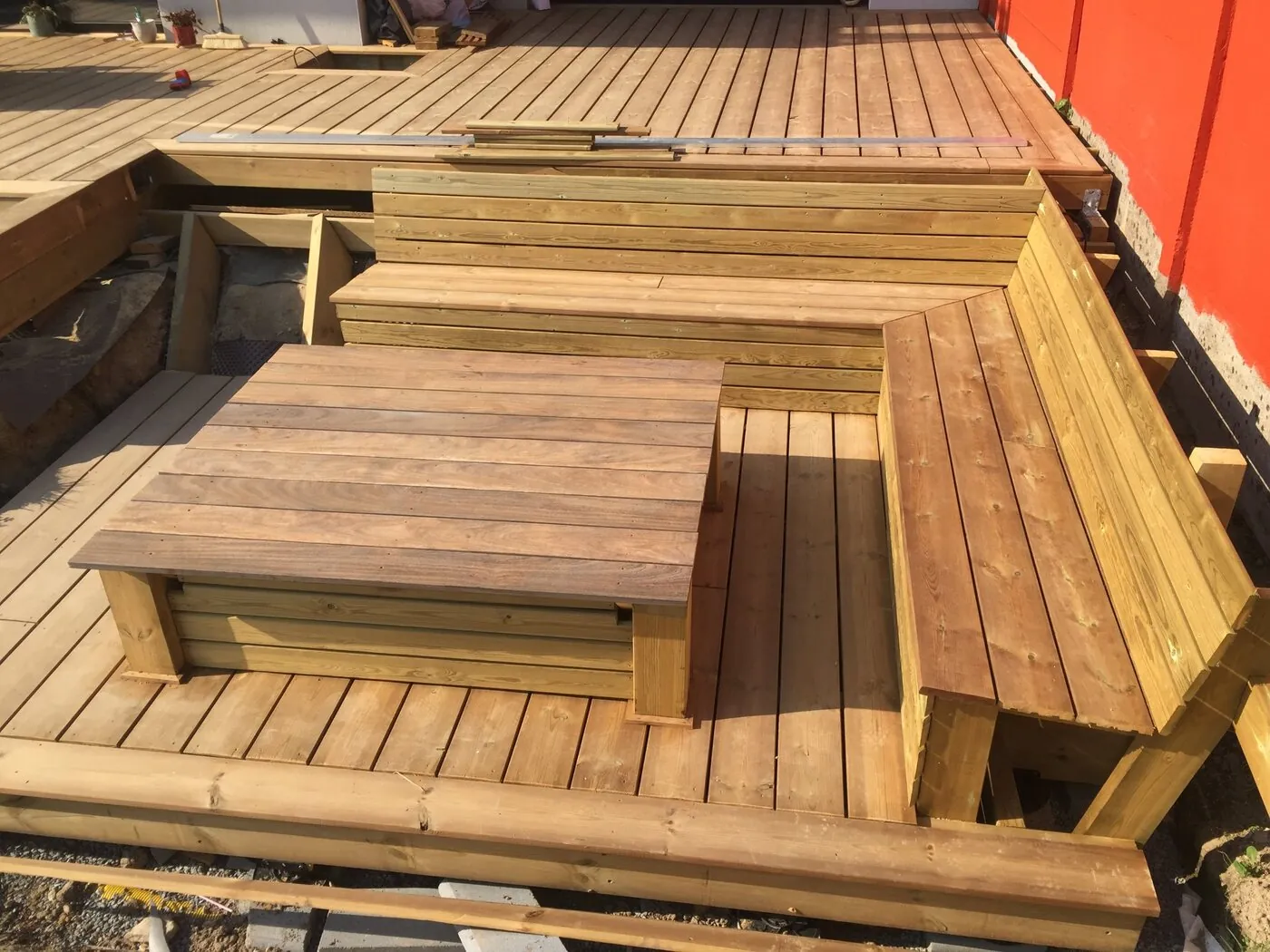 Terrasse, banc d'angle & coffre