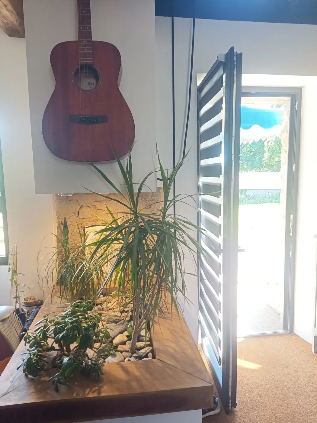 Jardinière intégrée en chêne