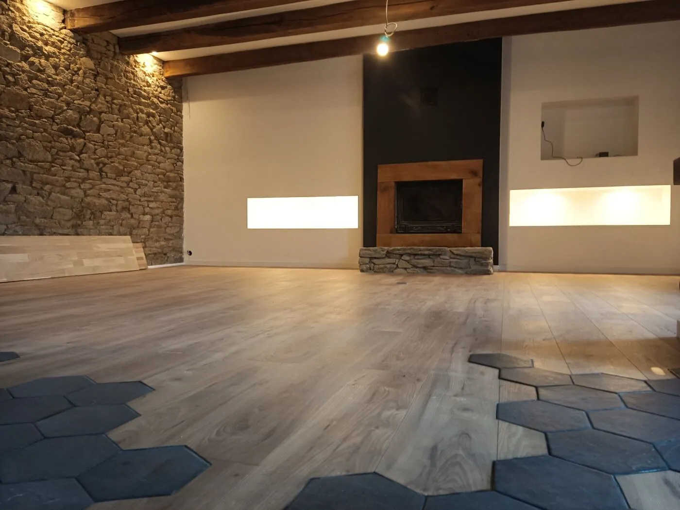 Sol bois & carreaux hexagonaux